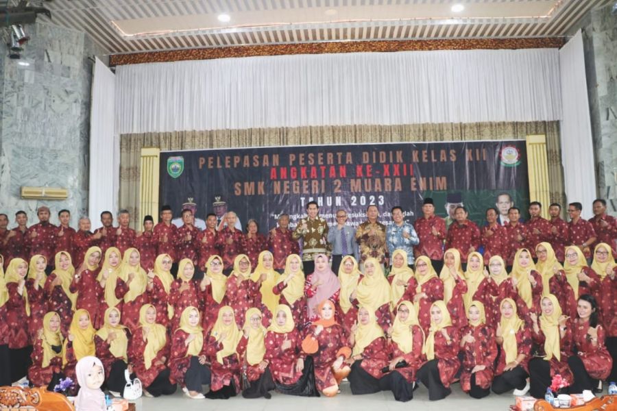 Plt Bupati Hadiri Kegiatan Pelepasan Pesera Didik kelas XII SMK N 2 Muara Enim Angkatan XXII