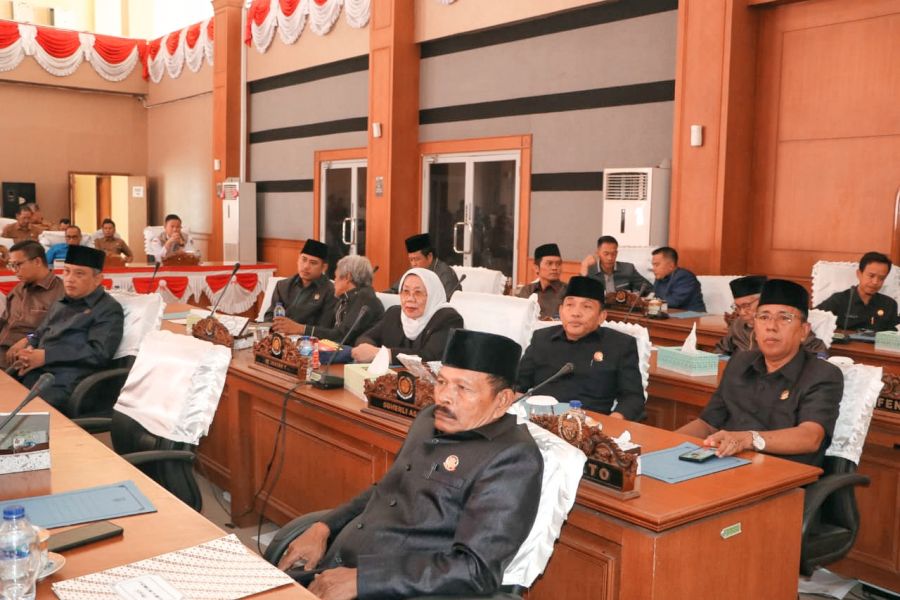 Plt. Bupati Muara Enim Sampaikan Penjelasan Raperda Pertanggungjawaban Pelaksanaan APBD 2022 
