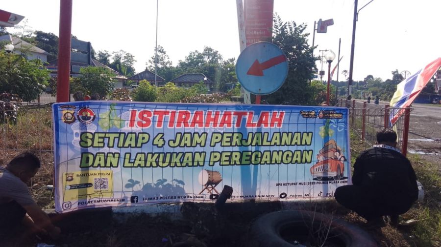 Polres Muara Enim Pasang Spanduk Imbauan Ops Ketupat Musi 2023