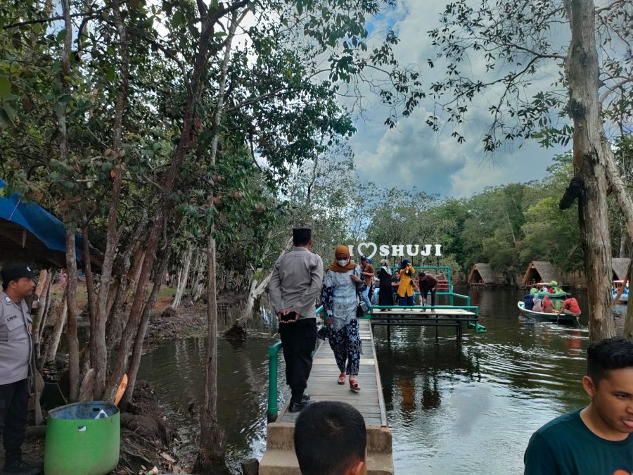 Polres Muara Enim Pastikan Keamanan Tempat Wisata Danau Shuji Lembak saat Liburan Hari Raya 1444 H