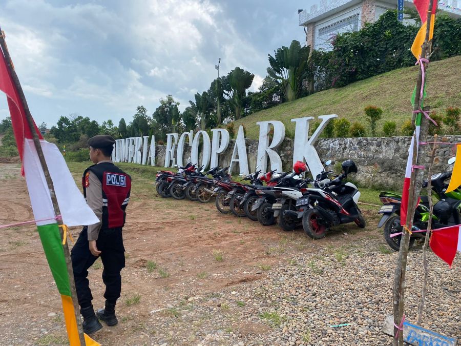 Polres Muara Enim Terjunkan Personil Untuk Pengamanan di Objek Wisata