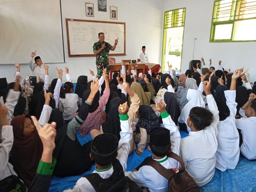Prajurit Kodim 0428/Muko-Muko Beri Materi Bela Negara di Sekolah Kampung Pancasila