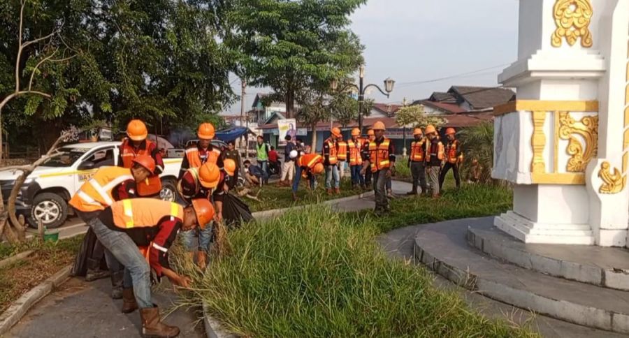 PT SBS Ikuti Gotong royong Jum'at Bersih yang Digelar Pemerintah Kecamatan Lawang Kidul