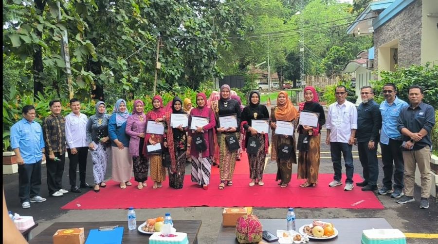 Peringati Hari Kartini, PT SBS Gelar Lomba Busana Kebaya