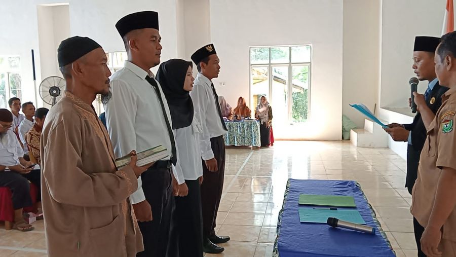 Resmi Ketiga Putra-putri desa Sumaja Makmur Dilantik Perangkat, Ini Pesan Kades Harus Diketahui