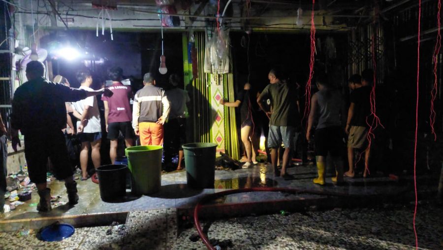 Ruko 3 Lantai Terbakar di Desa Padang Bindu Benakat