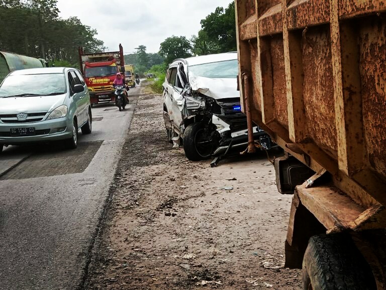 Sadi Kaget! Mobil Truknya Ditabrak Terios di Gelumbang