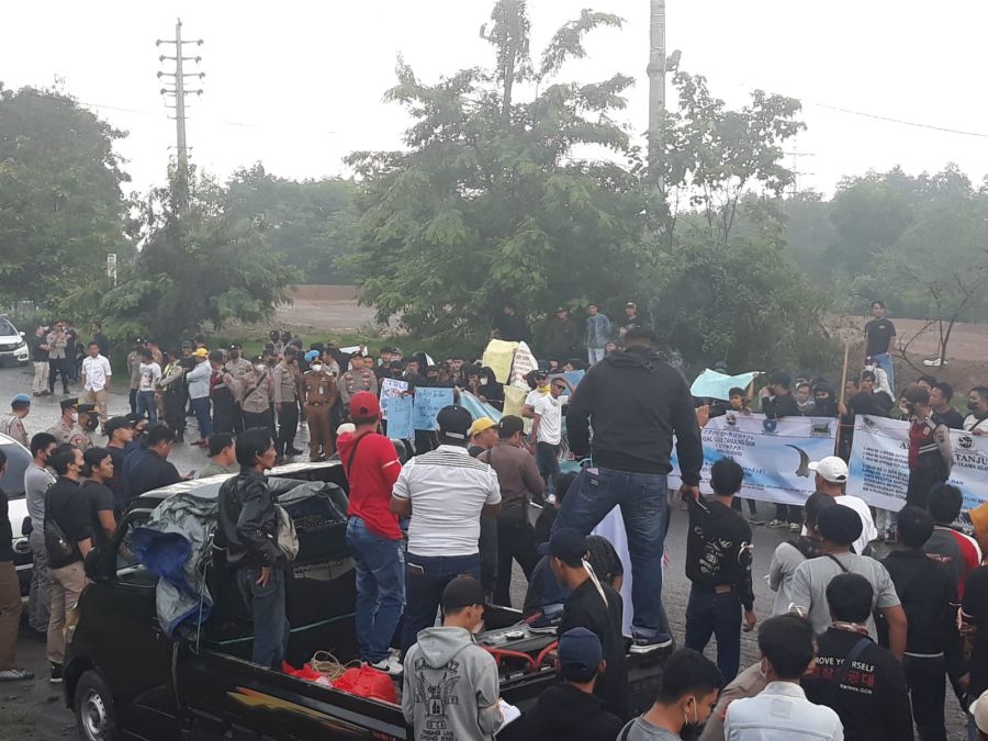 Sampaikan Aspirasinya, Masyarakat Desa Lingga Gelar Aksi Damai di Banko Barat