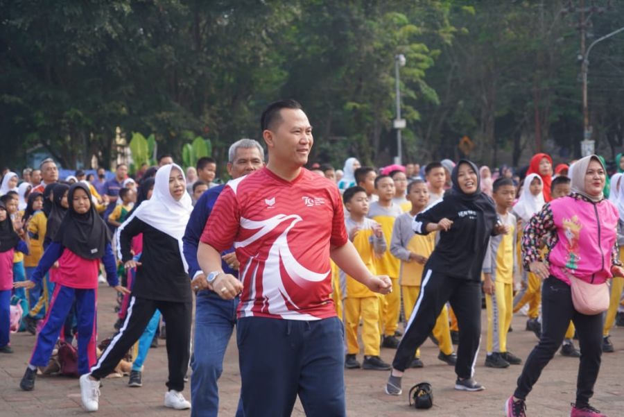 Semarak Peringatan Hari Olahraga Nasional, Pj. Bupati Senam Pagi Bersama Masyarakat
