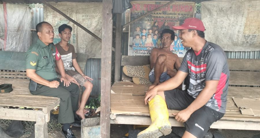 Sertu Mahyudin Babinsa 04/GM Laksanakan Komsos di Wilayah Binaannya