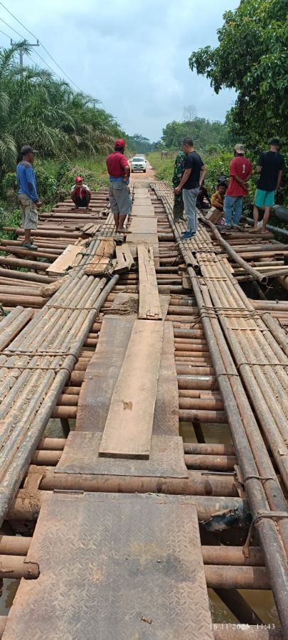 Tanggap Laporan Warga Terkait Jembatan Rusak di Tl Ubi, Satlantas Polres PALI Datangi Lokasi