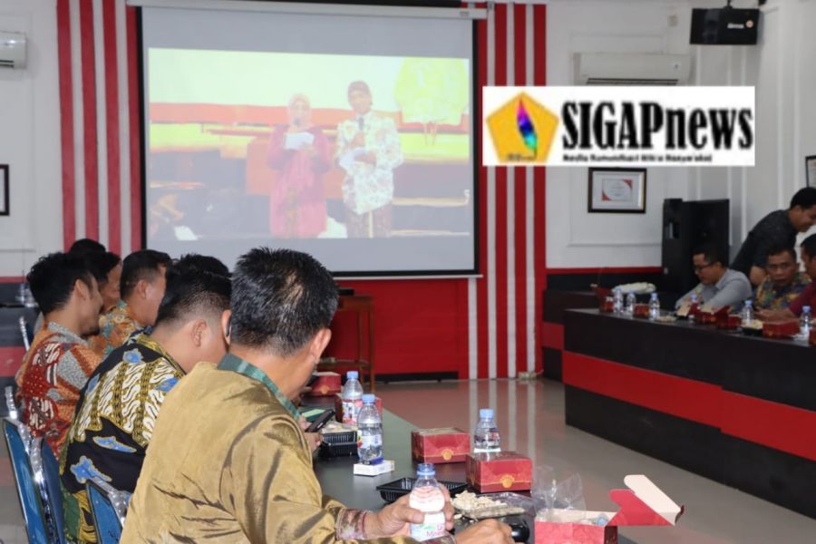 Sinergitas TNI-POLRI, Nobar Pagelaran Wayang Kulit di Ruangan Rupatama Polres Muara Enim