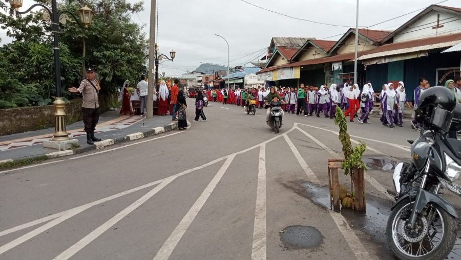 SMA Muhammadiyah Tanjung Enim Gelar Pawai Taaruf Peringati Hari Lahir Muhammadiyah Ke-110
