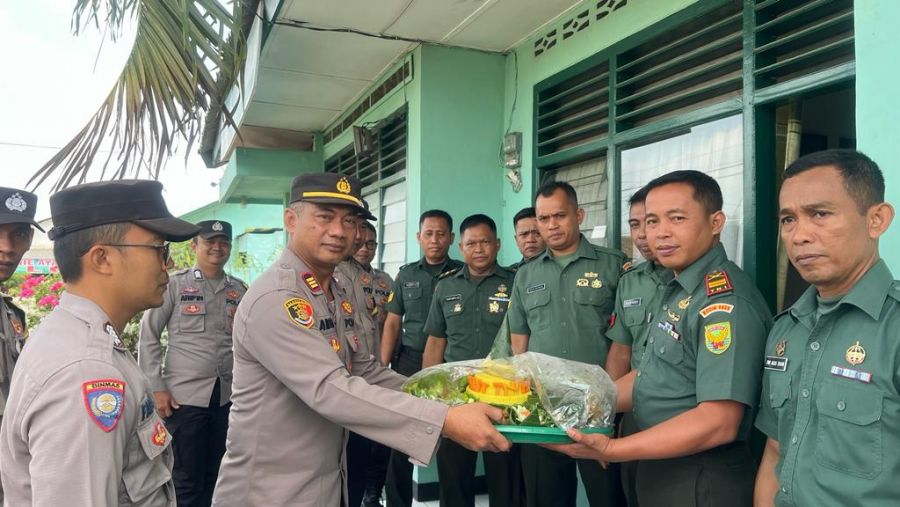 Surprise Dari Forkopimcam di HUT TNI Ke 78 Prajurit Kodim 0429/Lamtim Koramil 03-429/ Marga Tiga