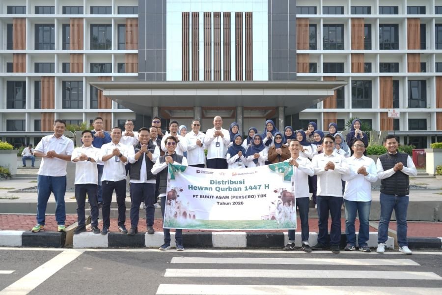 Tebar Kebahagiaan Idul Adha, PTBA Salurkan 300 Hewan Kurban di Berbagai Wilayah Operasional