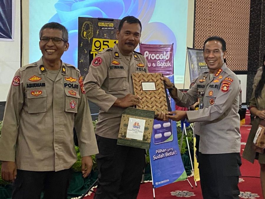 Terima 2 Penghargaan Dari Polda Sumsel, Kasi Humas Polres Muara Enim