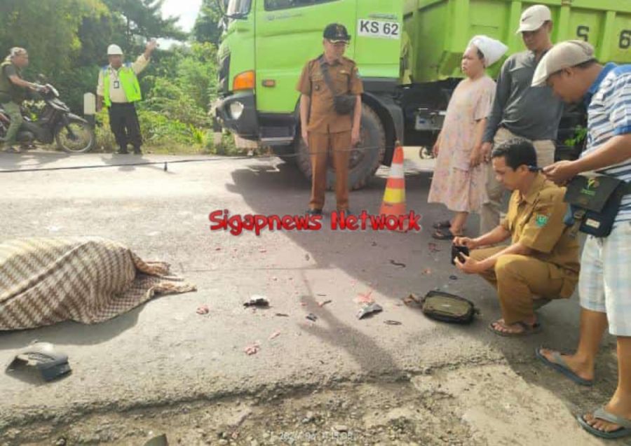 Tewas Ditempat, Pengendara Motor NYaris Jatuh Ke Sungai Akibat Mobil Dumtruk Diduga Terlalu Kekiri