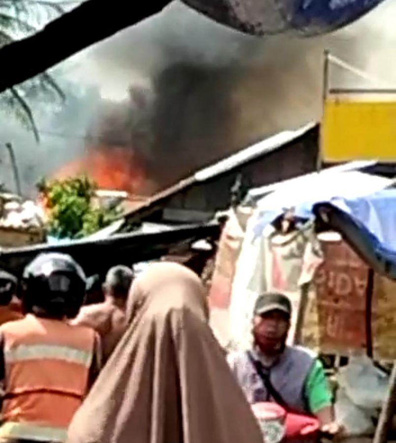 Tiga Rumah dan Bedeng Hangus Dilahap Si Jago Merah