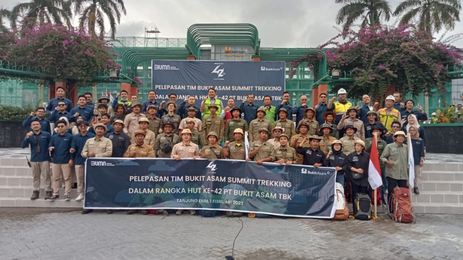 Tim Bukit Asam Summit Trekking Dilepas oleh GM. PTBA