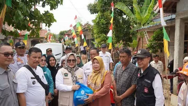 Tinjau Lokasi Longsor Ulak Bandung, Plt. Bupati Pastikan Penanganan Darurat dan Bantuan Logistik