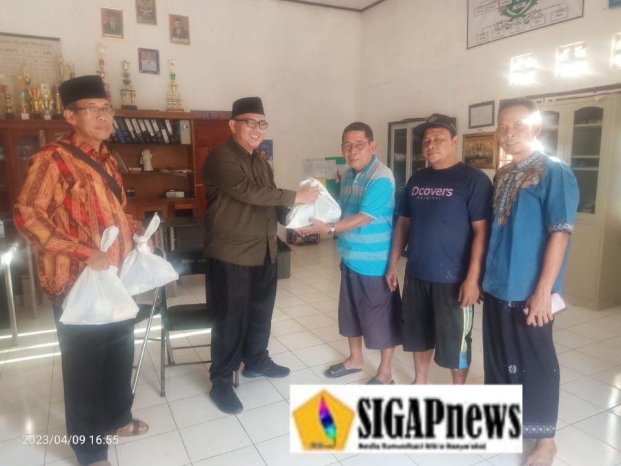 Toko Pemuda Muara Enim, H. Firmansyah Berikan Bantuan Kepada Warga Sumaja Makmur