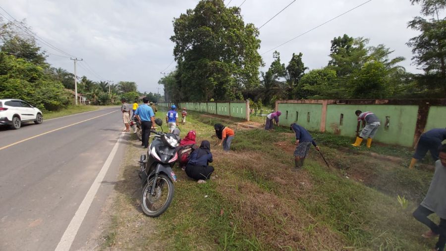 Tripika Gumeg Bersama Pemdes & Masyarakat Tanjung Terang Giat Gotong - royong