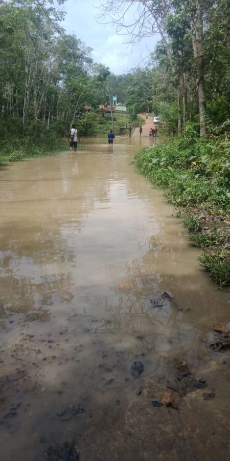 Warga Auduri Resah saat Banjir Sebrangi Jalan
