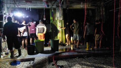 ruko-3-lantai-terbakar-di-desa-padang-bindu-benakat